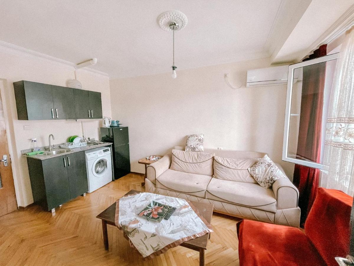 Naira Apartment Batumi Esterno foto